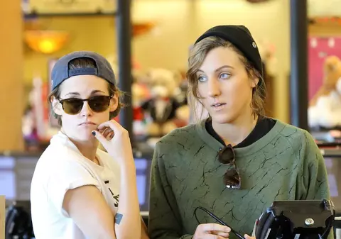 Kristen Stewart și-a dat ÎN SFÂRȘIT seama ce vrea: E lesbiană și iubește O FEMEIE