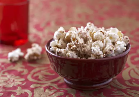 Ce NU AI OBSERVAT la floricelele de POPCORN, deși le mănânci de când erai mic