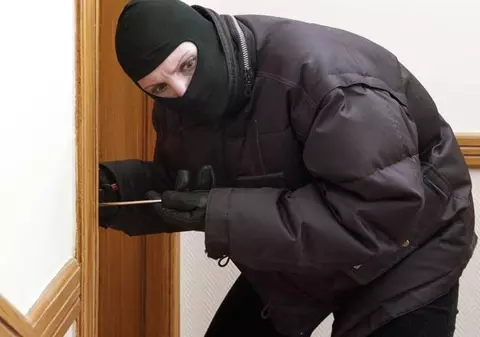 Probabil cei mai proşti hoţi din România! Ce au furat dintr-un magazin din Timişoara