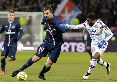 ”A băut apă” după Cristiano Ronaldo! Zlatan Ibrahimovic s-a luat de un ziarist, după derby-ul cu Lyon