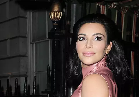 Kim Kardashian a rupt INTERNETUL în două cu POSTERIORUL ei. IMAGINEA cu care a STRÂNS sute de mii de LIKE-uri