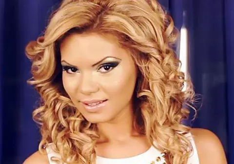 Beyonce de România arată altfel. Și-a operat posteriorul și are un nou look