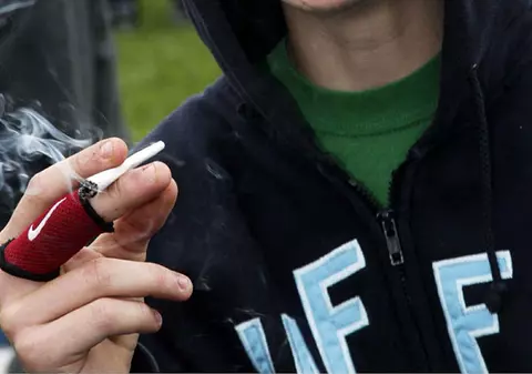 ”ALO, 112? Mi s-a făcut rău de la MARIJUANA!”