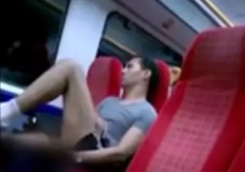 Și-a scos PENISUL ȘI... a făcut-o! CUM A FOST PRINS UN BĂRBAT ÎN TREN! VIDEO +18