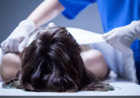 DEZVĂLUIREA UNUI ANGAJAT DE LA MORGĂ: șefii l-au pus să facă sex cu cadavre