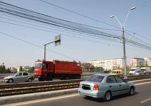 Accident în Capitală. O mașina a PLONJAT de pe Podul Grant