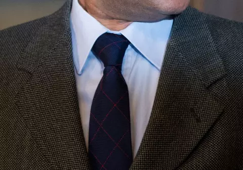 SCANDALOS! UN POLITCIAN este INCULPAT pentru PORNOGRAFIE INFANTILĂ