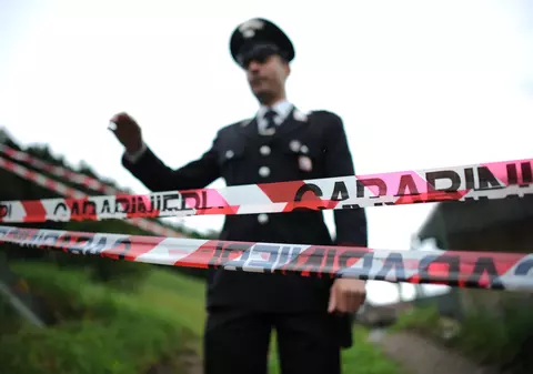 Un român din Italia şi-a înjunghiat mortal soţia şi apoi s-a sinucis