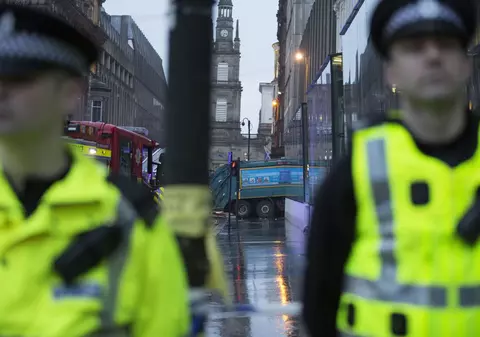 Românii, insultaţi de un politician englez: ”Sunt hoţi”