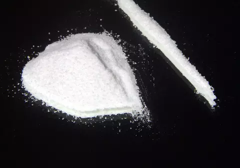 Un dispozitiv pentru prizat PRAFURI, FIȚĂ printre adolescenți | VIDEO