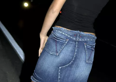 Un bătrân din Turda, înjunghiat de o prostituată minoră