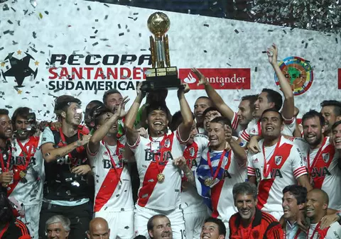 "Bricheta" argentiniană. Meciul nu s-a întrerupt, deşi "tuşierul" a fost "şifonat"