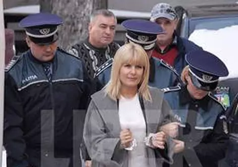 SENZAȚIONAL! Vezi ce face Elena Udrea cu câteva ore înaintea deciziei de încuviințare a arestării sale!