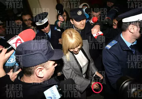 MISTERUL "DISPARIȚIEI" INELULUI de pe mâna ELENEI UDREA. Ieri îl avea, azi nu mai este