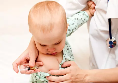 Gratuite, dar lipsesc cu desăvârşire! Problemele majore cu vaccinuri pentru bebeluşi continuă