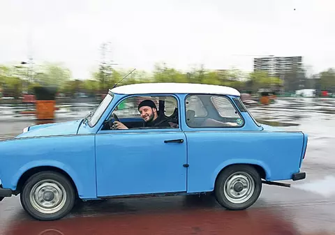 Te fac o tură cu Trabi?