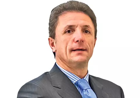 Gică Popescu și MM Stoica, «bătuți» în curtea pușcăriei!