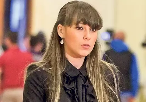 Deputata PSD Cătălina Ștefănescu face aranjamente pentru iubit
