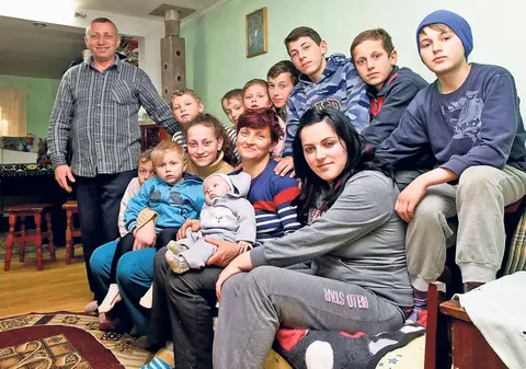 Mama eroină e o mamă fericită | Gabriela Boroș are, la 43 de ani, 17 copii pe care îi crește cum poate, dar mai ales cu iubire!