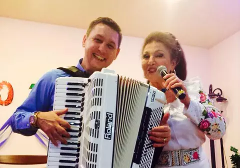 Acordeonistul Irinei Loghin a șocat America! Vezi ce a putut să facă într-un muzeu de peste ocean