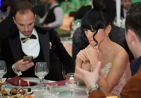 Cine e bărbatul surpriză cu care a apărut Bai Ling la braţ la un eveniment monden 
