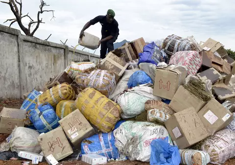 Ce NEBUNIE! POLIȚIA a DROGAT un oraș întreg