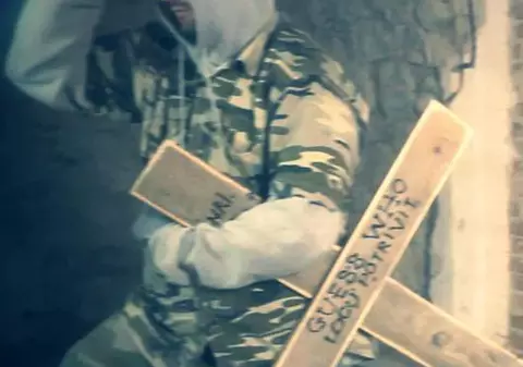 SCANDAL MARE ÎN LUMEA HIP-HOP-ULUI ROMÂNESC. CHELOO îl înjură GRAV pe GUESS WHO