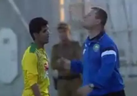 Antrenor român, răstignit de arabi, după ce a scuipat un arbitru / VIDEO
