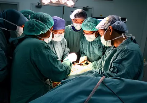 Uite cât costă tinerețea la 45 de ani! Ce părere ai de prețurile la operațiile estetice?