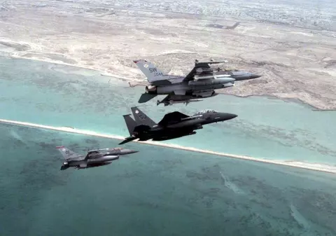 Arabia Saudită a invadat Yemenul! 100 de avioane şi 150.000 de soldaţi au trecut graniţa