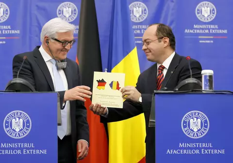 Gafă diplomatică majoră! Ce cadou a primit ministrul de externe german de la omologul său român | FOTO