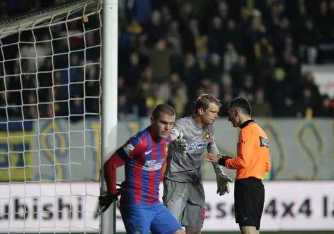 ”Nici un penalty, dar Papp trebuia eliminat!”. Verdictul lui Porumboiu