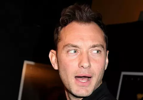 Jude Law, de CINCI ori TATĂ