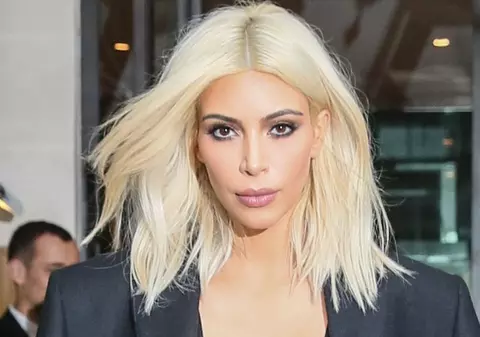 Poanta zilei! Fotografia care arată ce părere are Internetul despre noul look al lui Kim Kardashian