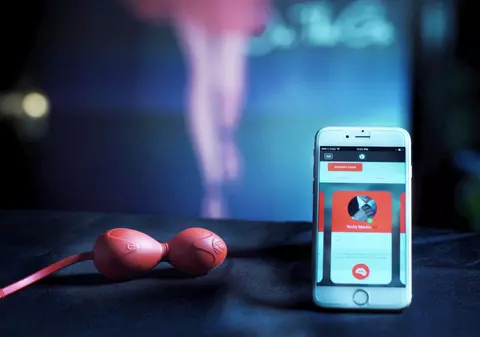 A apărut vibratorul conectat la Internet! Cum poţi să-ţi satisfaci iubita de la distanţă | VIDEO