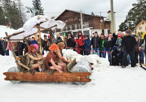 Fred şi Barney, pirande şi Mama Omida, concurenţi pe pârtie