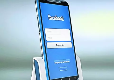PROBLEMĂ GRAVĂ atunci când intri pe Facebook de pe telefon. Ce păţesc utilizatorii care fac asta