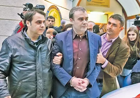 Avea ascunsă în pereți o întreagă galerie de artă | Procurorii DNA au rămas tablou. De 101 ori