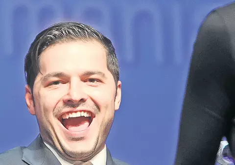 Vârciu şi-a tras acordeonist personal | EXCLUSIV