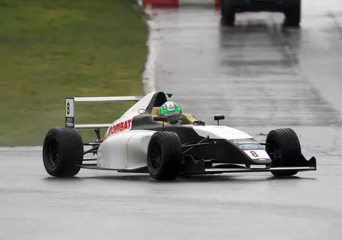 ”Rupe” manşa cu 160 km/h. Alexandra, singura româncă din cursele de monoposturi