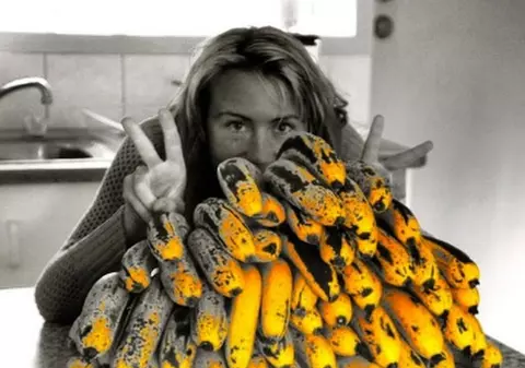 ULUITOR! O nouă DIETĂ face furori! Ce i s-a întâmplat unei tinere după ce a mâncat 30 de banane pe zi, timp de o lună | VIDEO