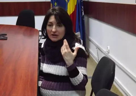 Gravidă în pericol după ce a dat un teanc de bani escrocilor!