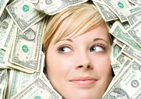 Guvernul propune bugetarilor salarii de 22.000 lei. Sindicatele se opun