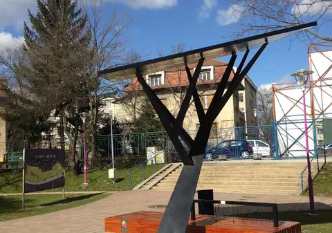 INEDIT!  Cum arată și CE ȘTIE SĂ FACĂ primul “COPAC DIGITAL” cu conexiune Wi-Fi din România