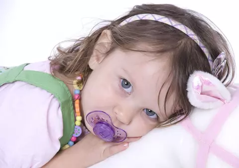 ATENȚIE! Nu e de glumă! Ce se întâmplă cu COPIII care petrec mult timp în fața televizorului 