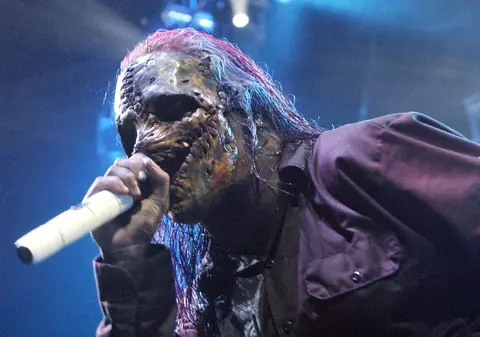 TERIFIANT! Chitaristul trupei Slipknot, înjunghiat în cap de fratele său