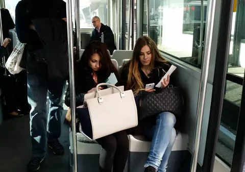 Fetele de la Etnic își șochează apropiații. Află de ce sunt dependente