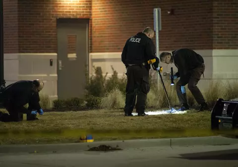 Noi incidente în Ferguson. Doi poliţişti au fost împuşcaţi în timpul unor proteste