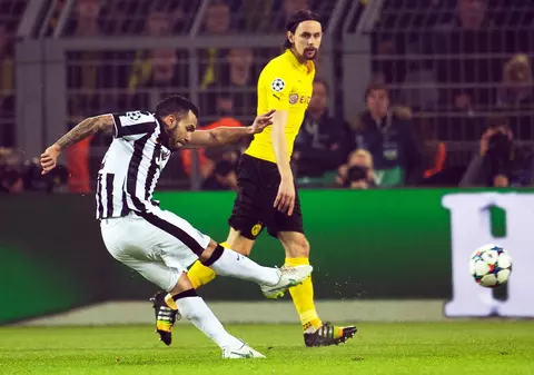 Juventus, în "sferturi". Carlos Tevez a marcat un gol uluitor în fața Borussiei / VIDEO