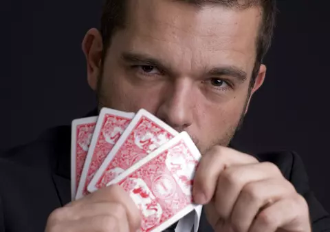 Un român a câștigat 43.000 de lire sterline, TRIȘÂND LA CAZINOU, în Marea Britanie! CE METODĂ AVEA